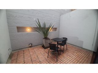 Foto 2 de Apartamento dúplex con terraza para arriendo en Santa Bárbara Alta