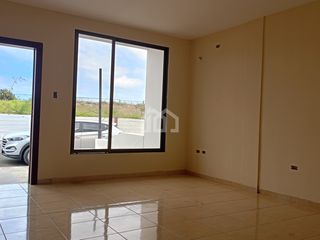 Foto 2 de CASA DE VENTA EN URBANIZACIÓN PRIVADA DE MANTA