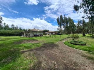 Foto 2 de Vendo Casa - Terreno de 20.000m en la Entrada a Lasso entre Latacunga y Machachi