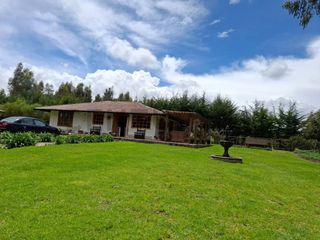 Foto 7 de Vendo Casa - Terreno de 20.000m en la Entrada a Lasso entre Latacunga y Machachi