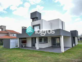 Foto 5 de Casa en venta en barrio privado Jockey Club - Salta Capital