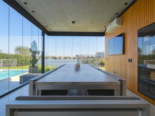 Foto 33 de Exclusiva Casa en Venta El Golf Nordelta Al Agua