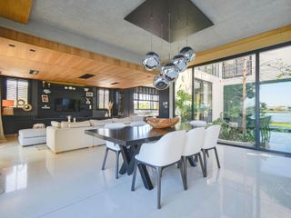 Foto 18 de Exclusiva Casa en Venta El Golf Nordelta Al Agua