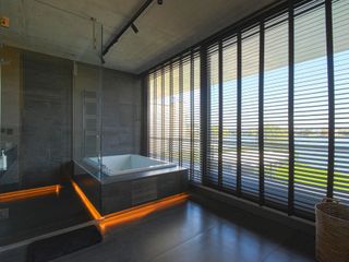 Foto 50 de Exclusiva Casa en Venta El Golf Nordelta Al Agua