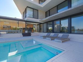 Foto 38 de Exclusiva Casa en Venta El Golf Nordelta Al Agua