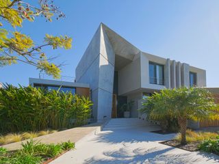 Foto 2 de Exclusiva Casa en Venta El Golf Nordelta Al Agua
