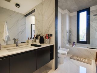 Foto 55 de Exclusiva Casa en Venta El Golf Nordelta Al Agua