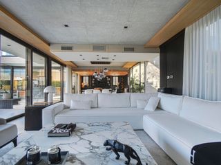 Foto 17 de Exclusiva Casa en Venta El Golf Nordelta Al Agua
