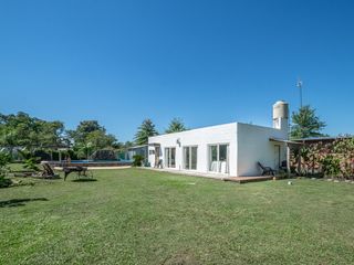 Foto 1 de Casa tipo Loft con gran parque y pileta en el El Cazador - Escobar