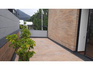Foto 14 de Apartamento dúplex con terrazas para arriendo en Santa Bárbara Alta
