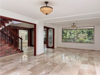 Foto 4 de Gran Casa de 3 niveles en El Poblado