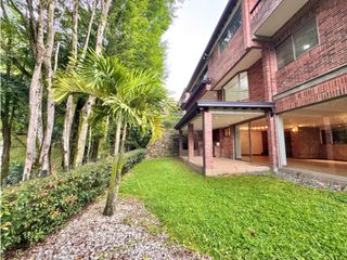Foto 1 de Gran Casa de 3 niveles en El Poblado