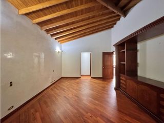 Foto 19 de Gran Casa de 3 niveles en El Poblado