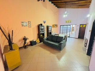 Foto 1 de CASA LOTE PROPIO CON GALPÓN!
