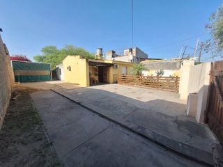 Foto 1 de VENTA CASA 3 DORMITORIOS PEDRO LEON GALLO-LUGONES