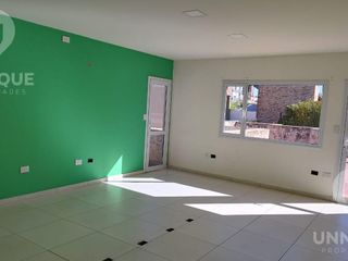 Foto 5 de Casa en  Alquiler en centro de Cipolletti ideal para proyectos comerciales consultorios médicos oficinas comerciales