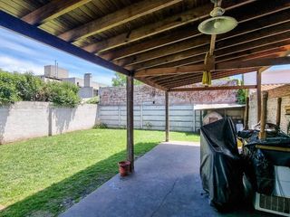 Foto 4 de CASA 3 AMBIENTES VENTA LOBOS CON JARDIN Y QUINCHO