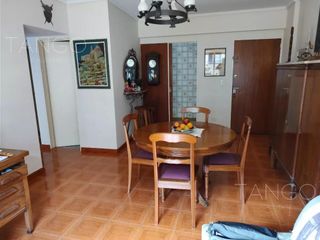 Foto 1 de Venta Departamento Caballito Tres Ambientes Dependencia Balcón Corrido  Apto Crédito