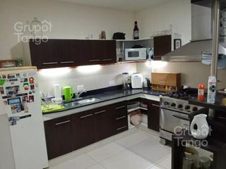 Foto 1 de Venta PH 5 Ambientes Parque Chacabuco Patio Balcón Terraza
