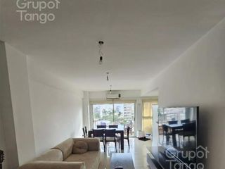 Foto 2 de Venta Departamento 2 ambientes en Monte Castro Con Cochera
