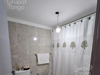 Foto 5 de Venta Departamento 2 ambientes en Monte Castro Con Cochera
