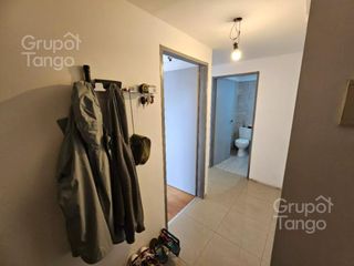 Foto 4 de Venta Departamento 2 ambientes en Monte Castro Con Cochera