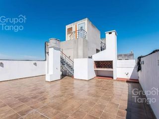 Foto 9 de Venta Departamento 2 ambientes en Monte Castro Con Cochera