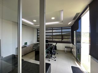 Foto 4 de VENTA OFICINA  EN RIVER PLAZA  CON PARQUEO, LA JOYA (JLR)
