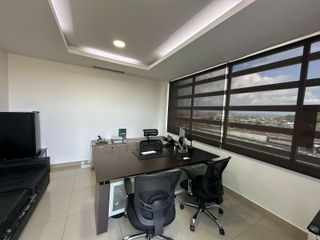 Foto 2 de VENTA OFICINA  EN RIVER PLAZA  CON PARQUEO, LA JOYA (JLR)