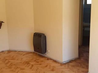 Foto 3 de Departamento en San Cristóbal, 3 ambientes, Venta, con balcón