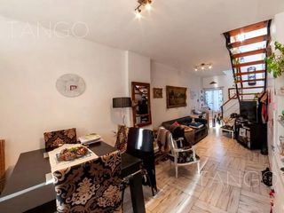 Foto 2 de Venta Departamento Duplex en Villa Urquiza Con Balcón Apto Crédito