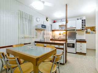 Foto 3 de Venta Departamento 5 Ambientes Cochera y Baulera Recoleta