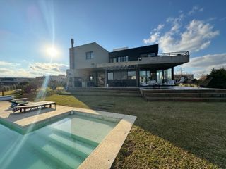 Foto 31 de Casa a la laguna con 5 habitaciones  en Marinas Puertos