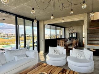 Foto 8 de Casa a la laguna con 5 habitaciones  en Marinas Puertos