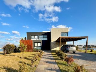 Foto 3 de Casa a la laguna con 5 habitaciones  en Marinas Puertos