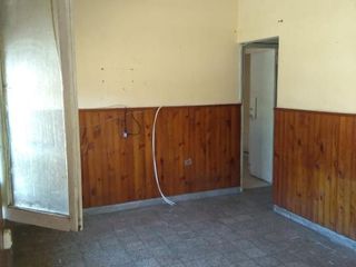 Foto 10 de Casa en venta - 2 dormitorios 1 baño - cochera - 300mts2 - La Plata