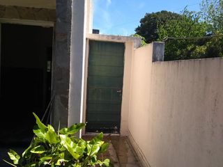 Foto 8 de Casa en venta - 2 dormitorios 1 baño - cochera - 300mts2 - La Plata