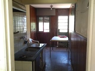 Foto 12 de Casa en venta - 2 dormitorios 1 baño - cochera - 300mts2 - La Plata