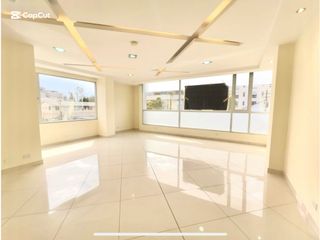 Foto 2 de Vozandes, Oficina Consultorio en Renta, 37m2, 1 Ambiente