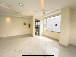 Foto 1 de Vozandes, Oficina Consultorio en Renta, 37m2, 1 Ambiente