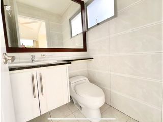 Foto 8 de Vozandes, Oficina Consultorio en Renta, 37m2, 1 Ambiente
