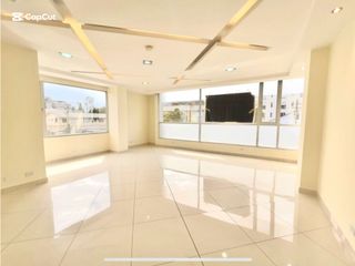Foto 5 de Vozandes, Oficina Consultorio en Renta, 37m2, 1 Ambiente