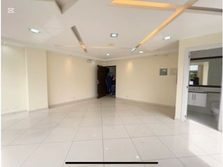 Foto 7 de Vozandes, Oficina Consultorio en Renta, 37m2, 1 Ambiente
