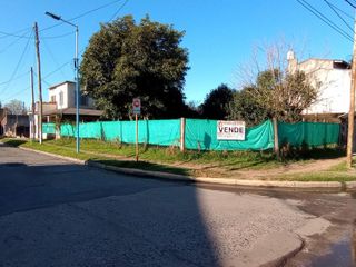 Foto 4 de Espectacular Esquina - 2 Dptos. PA y PB con amplio terreno para usos múltiples -