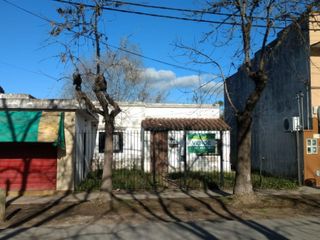 Foto 1 de Dique Lujan - Centro - a REMODELAR - Casa c/Local