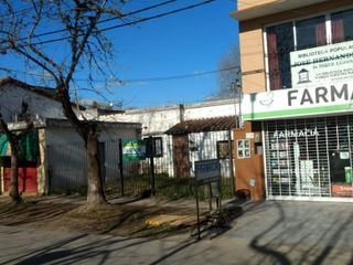 Foto 3 de Dique Lujan - Centro - a REMODELAR - Casa c/Local