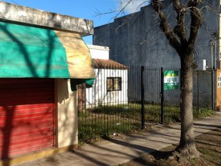 Foto 2 de Dique Lujan - Centro - a REMODELAR - Casa c/Local