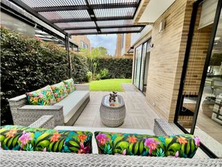 Foto 1 de Se vene lujosa casa en Chia con pérgola y excelente zona verde