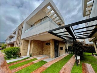 Foto 19 de Se vene lujosa casa en Chia con pérgola y excelente zona verde