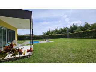 Foto 20 de Casa campestre de un nivel, en unidad cerrada en Cerritos